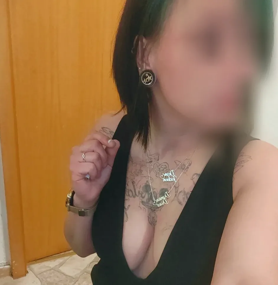 Nella, 25