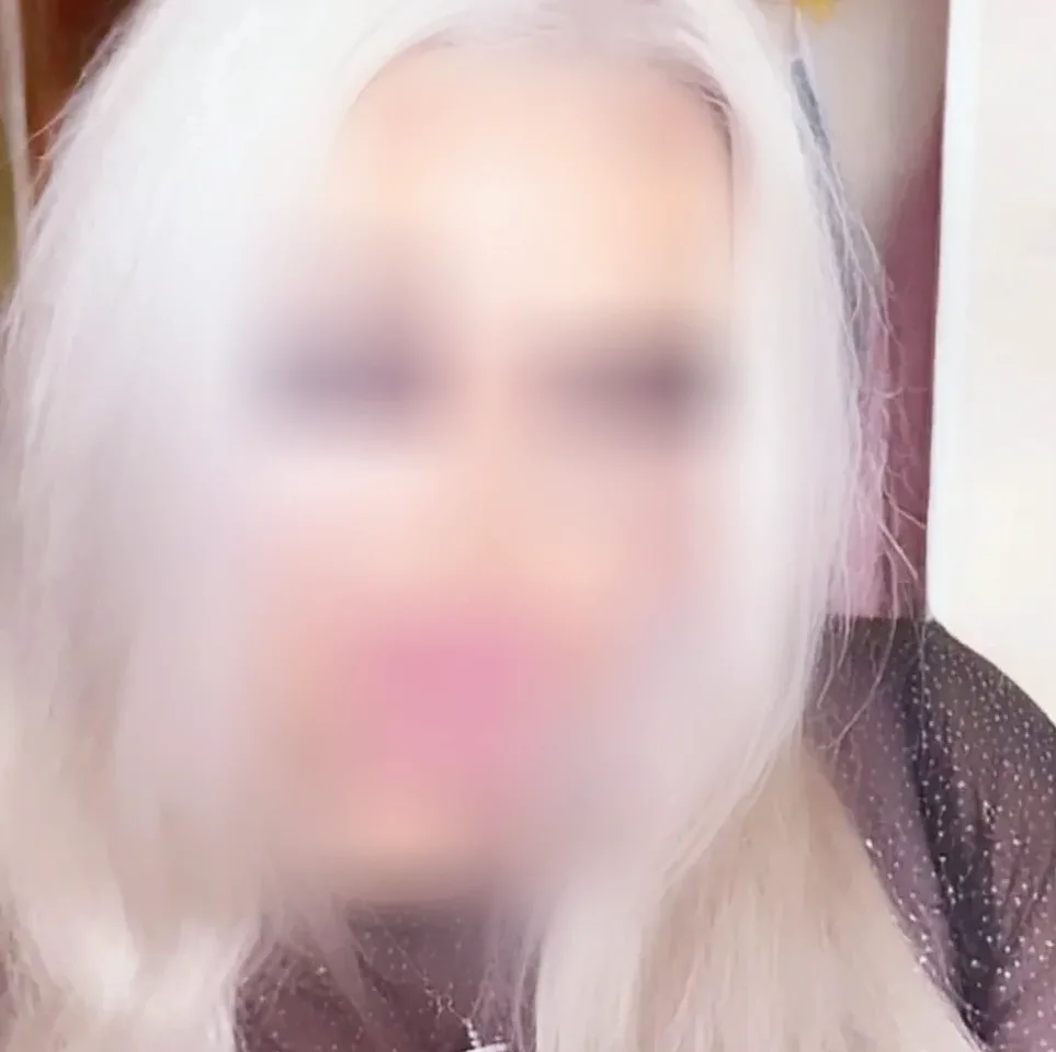 Nina, 26